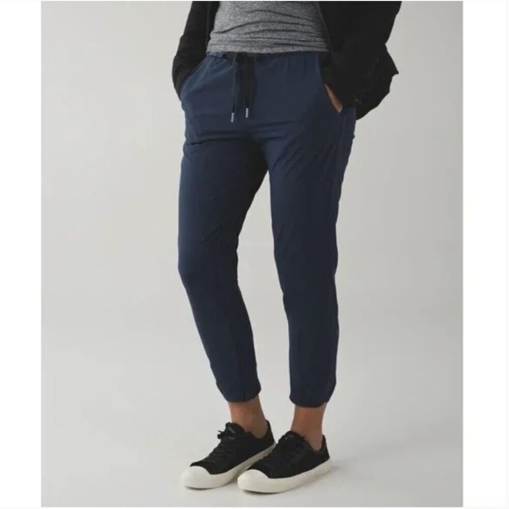 Lululemon On the Go joggers navy blue